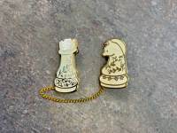 Rook + Knight (pin badge)