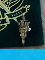 Roses (pin badge)